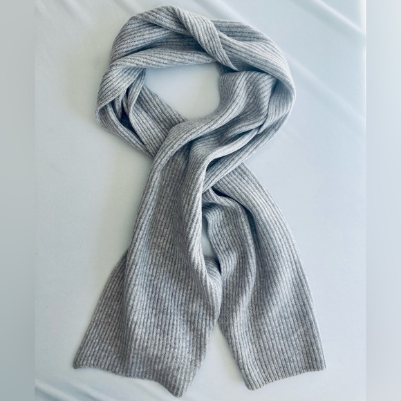 NWT 100% Cashmere Soft Ribbed Scarf Light Gray Mens Women’s